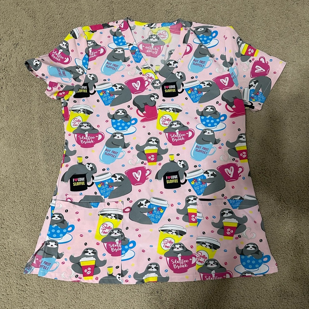 GT Performance Sloth Print Scrub Top